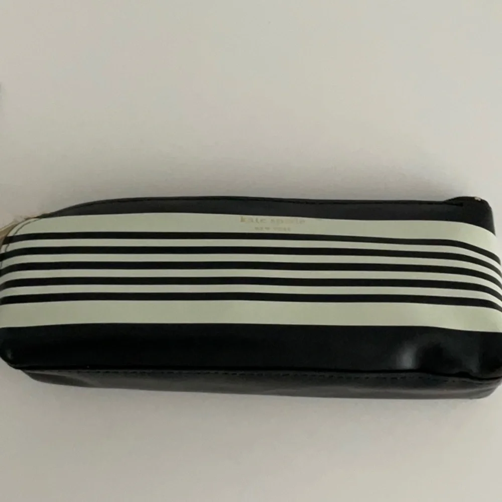 Kate Spade 🆕️ 4 Pc Stripes Pouch (Includes Pouch, Sharpener, Eraser, Ruler)